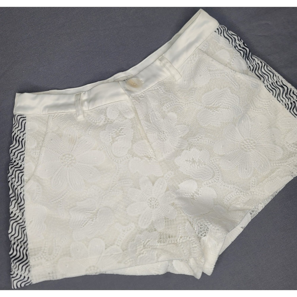Lili Sidonio Molly Bracken White Floral Lace Shorts Boutique Boho Resort READ
